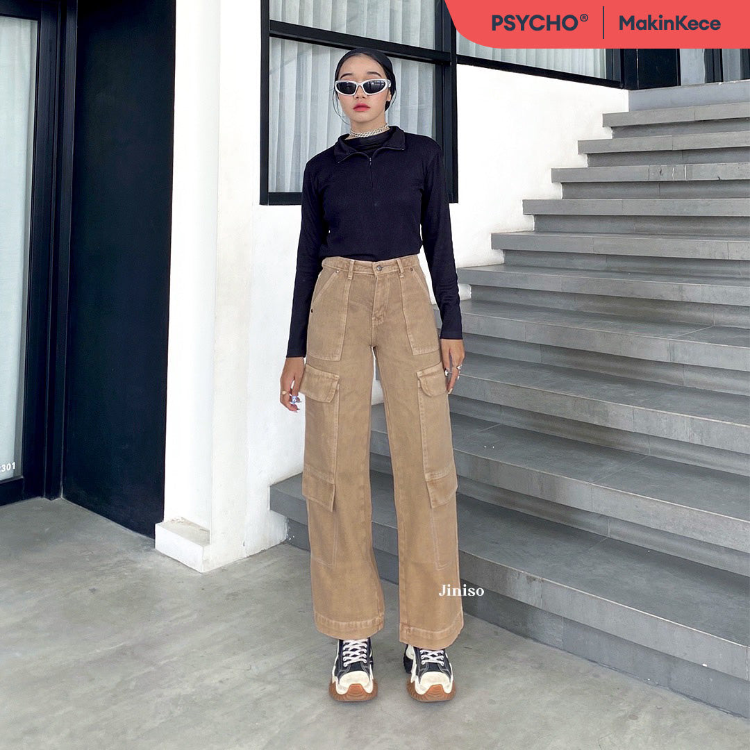 Eshakdagi ayollarni sikadigan ayollar (rus pornosi) Divanda sik